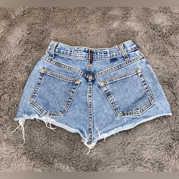 CRUEL GIRL HIGH-WAIST DENIM SHORTS // SIZE 0🩵 - Picture 2 of 4